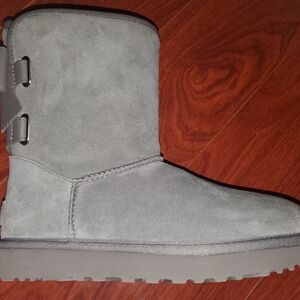 UGG Light Gray Textured Sole Boots Size 7 BRAND NEW Never Been Worn